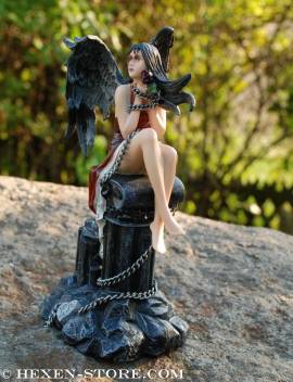 Dark Angel angekettet - Bild vergr��ern 