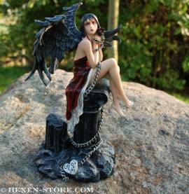 Dark Angel angekettet - Bild vergr��ern 
