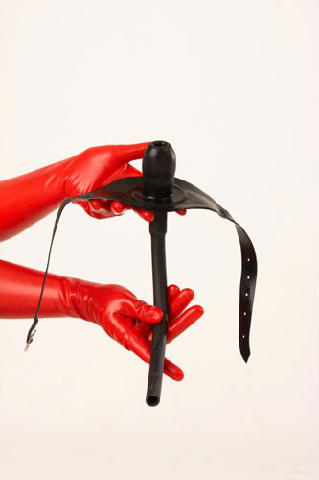 Knebel in Penisform mit Rohr / penis-shaped gag with airway on headstrap